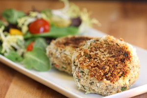 Friday Favorites: Crispy Herbed Salmon Cakes