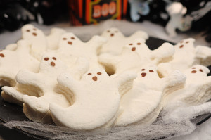 All Natural Marshmallow Ghosts